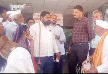 संगमनेर पंचायत समितीसमोर मनरेगा मजुरांचे टाळ- मृदुंग घेऊन आंदोलन